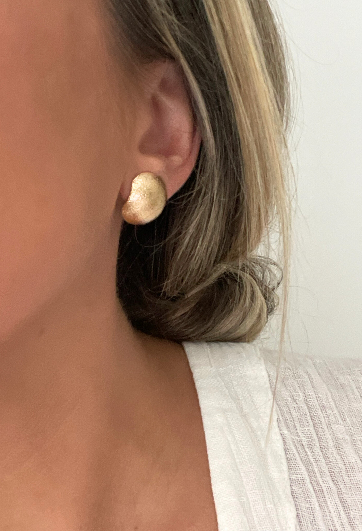 Discover Dylan Rae Jewelry's lightweight 18k gold-filled small oval domed pushback earrings. Perfect for day-to-night wear, adding elegance to any outfit.