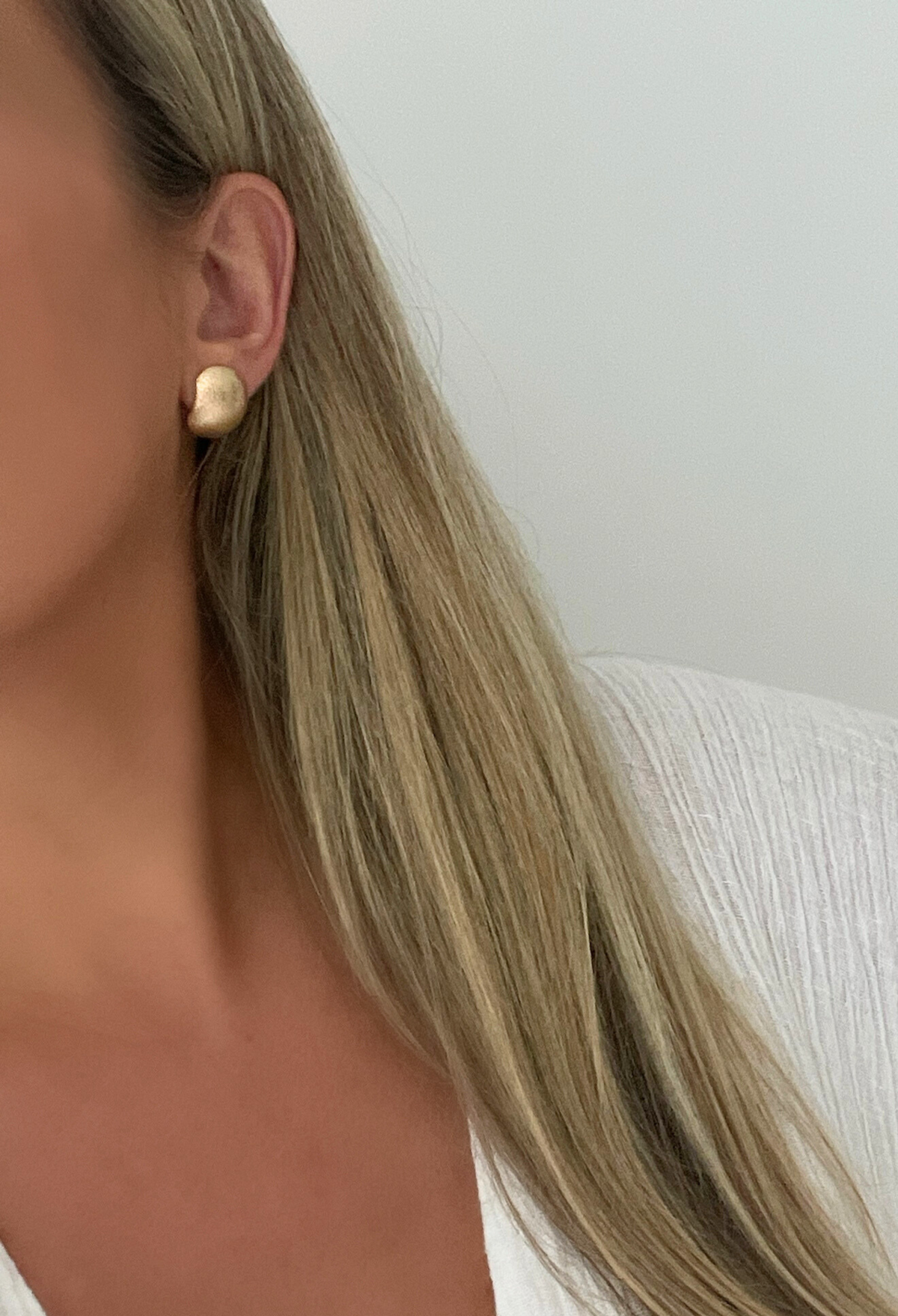 Discover Dylan Rae Jewelry's lightweight 18k gold-filled small oval domed pushback earrings. Perfect for day-to-night wear, adding elegance to any outfit.