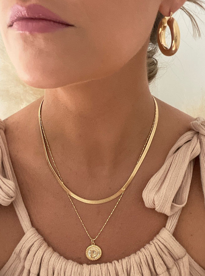 Herringbone Chain - Elevate your style with our 18k Gold Herringbone Chain. Luxurious, versatile, and hypoallergenic – the perfect blend of elegance for modern women. Product Image Model. 