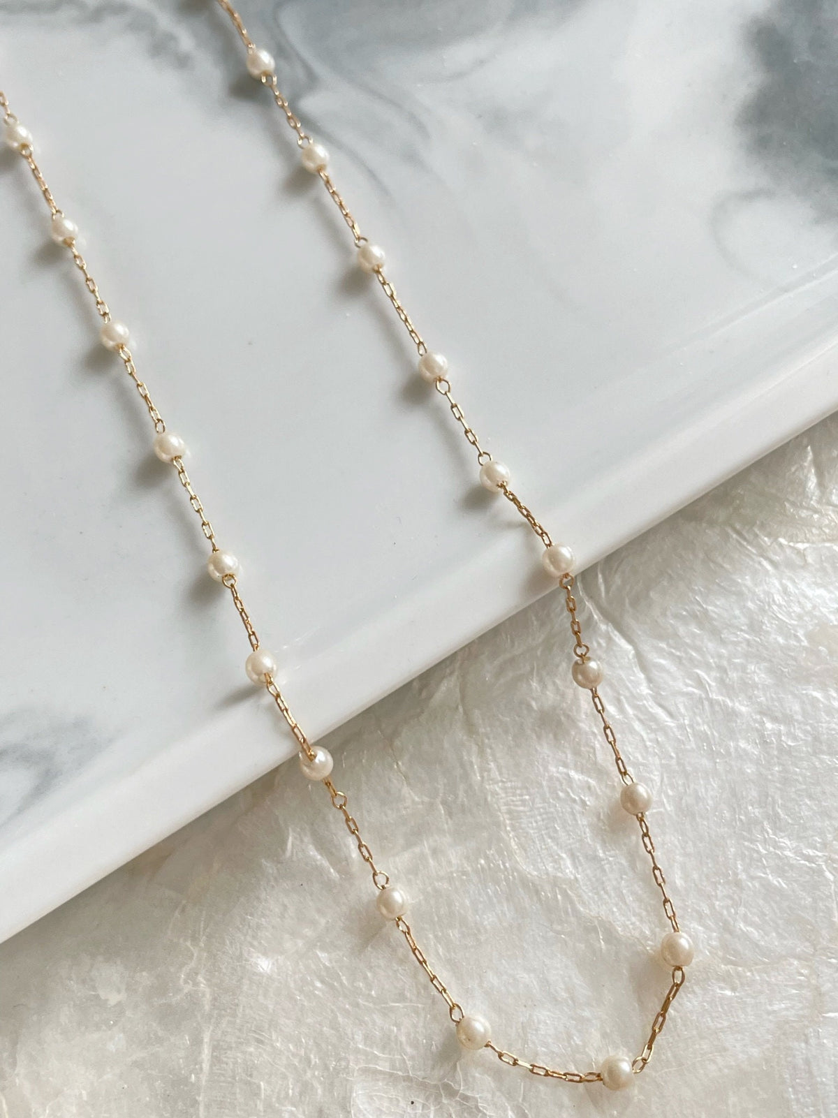 Delicate Layering Necklace Gold Filled Chain Design Dainty Pearl Jewelry Minimalist Style Accessory Floating Pearl Beads Everyday Wear Necklace Simple Elegant Design Bridesmaid Gift Jewelry Wedding Party Accessory Premium Quality
