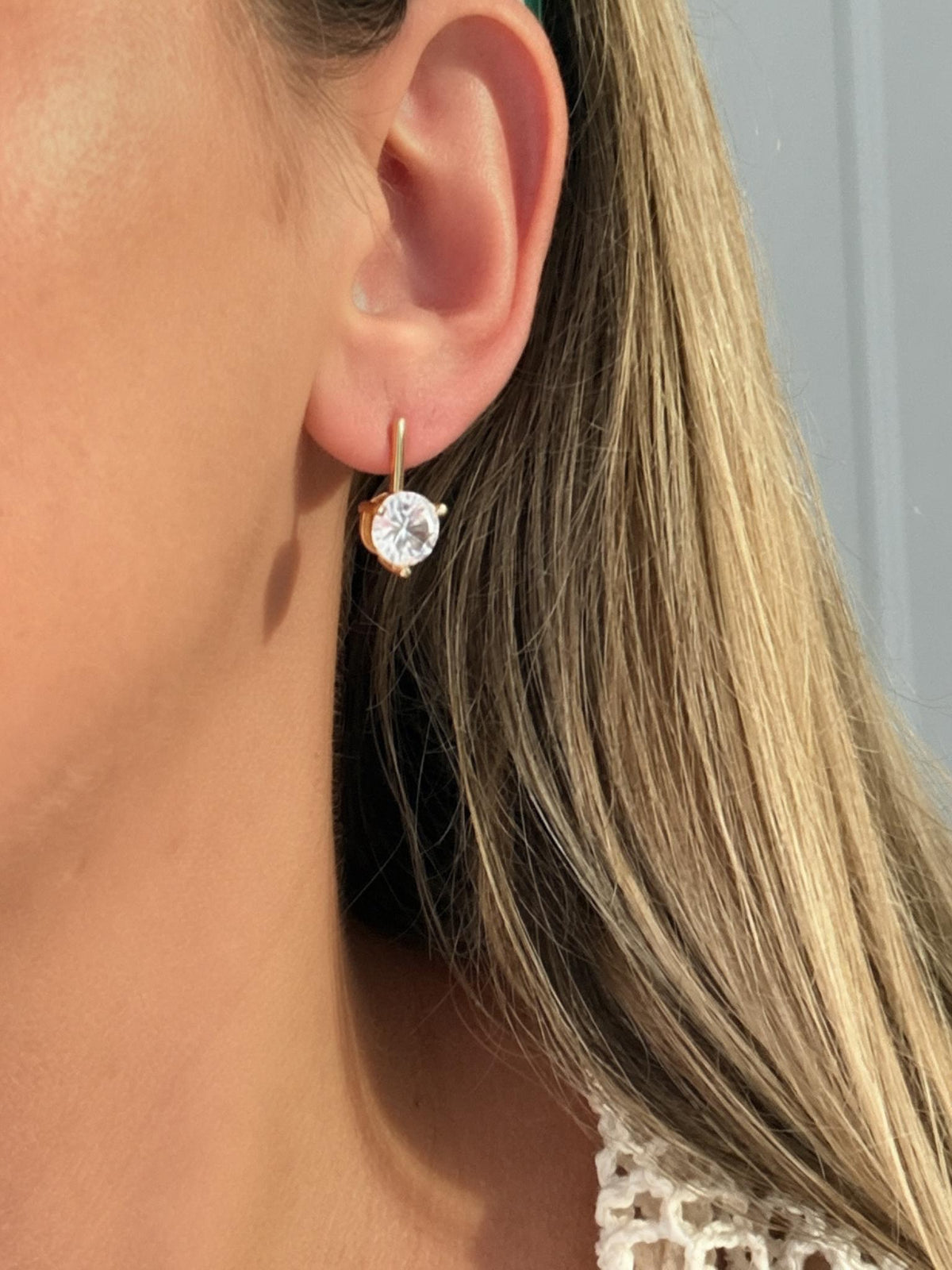 Classic Stud Earrings Women Cubic Zirconia Round Stone Gold Plated Jewelry Everyday Wear Accessory Hypoallergenic Nickel Free Design Perfect Gift Idea Wedding Bridesmaid Present Thank You Graduation Jewelry Three Prong Setting Minimalist